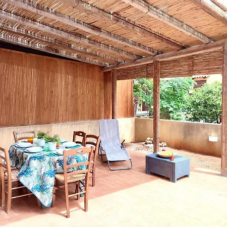 La Casa Dei Pesci Dipinti Holiday home Castelluzzo