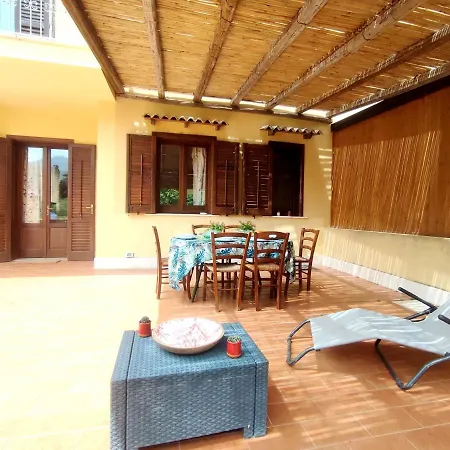 La Casa Dei Pesci Dipinti Holiday home Castelluzzo